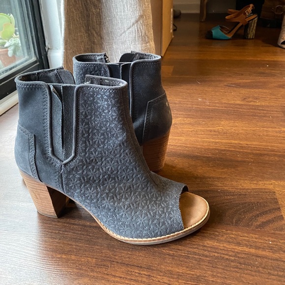 TOMS women’s heals - Picture 2 of 6